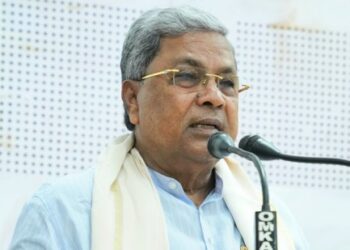 ഭൂമി-കുംഭകോണക്കേസിൽ-സിദ്ധരാമയ്യയ്ക്ക്-തിരിച്ചടി:-പ്രോസിക്യൂട്ട്-ചെയ്യാമെന്ന്-കോടതി