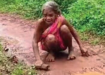 എഴുപതുകാരി-പെൻഷൻ- വാങ്ങാൻ-മുട്ടിലിഴഞ്ഞത്- 2-കിലോമീറ്റര്‍-;-സംഭവം-ഒഡിഷയിൽ