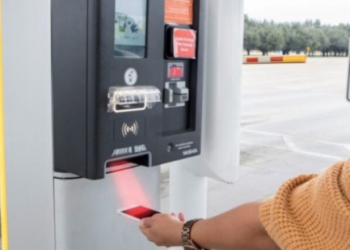 ക്യുആർ-കോഡ്-പാർക്കിംഗ്-പേയ്‌മെന്റ്‌-സംവിധാനവുമായി-മസ്‌കറ്റ്-എയർപോർട്ട്