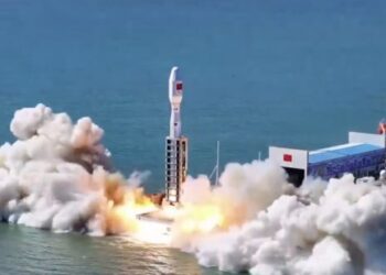 നിർത്തിയിട്ടിരുന്ന-കപ്പലിൽ-നിന്നും-8-ഉപഗ്രഹങ്ങൾ-വിക്ഷേപിച്ച്-ചൈന