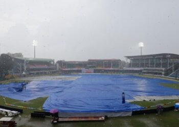 വില്ലനായി-മഴ;-രണ്ടാം-ദിനവും-കളി-തുടരാൻ-വൈകുന്നു