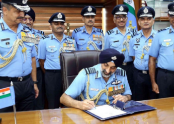 വ്യോമസേനാ-മേധാവിയായി-എയര്‍-ചീഫ്-മാര്‍ഷല്‍-അമര്‍-പ്രീത്-സിങ്-ചുമതലയേറ്റു