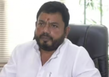 ഗര്‍ബ-നൃത്തവേദിയിൽ-കയറണോ?-ഗോമൂത്രം-കുടിക്കണമെന്ന്‌-ബിജെപി-നേതാവ്‌