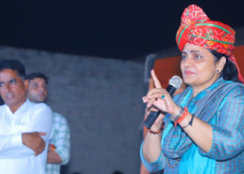 ചെരിപ്പ്‌-എറിഞ്ഞും-ഓടിച്ചുവിട്ടും-ബിജെപി-സ്ഥാനാർഥികൾക്കു-നേരെ-കർഷകരുടെ-പ്രതിഷേധം