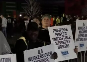 തൊഴിലാളി-പ്രക്ഷോഭത്തില്‍-സ്തംഭിച്ച്-യുഎസ്-തുറമുഖങ്ങള്‍