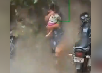 നാലുനില-കെട്ടിടം-തകർന്നു-വീണു;-യുവതിയും-കുഞ്ഞും-രക്ഷപ്പെട്ടത്‌-തലനാരിഴയ്ക്ക്‌