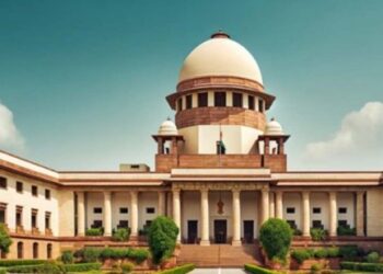 നവരാത്രിയോടനുബന്ധിച്ച്-കാൻ്റീൻ-മെനുവിൽ-നിയന്ത്രണം;-സുപ്രീം-കോടതി-അഭിഭാഷകർ-പ്രതിഷേധത്തിൽ