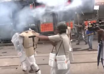 ഡോക്‌ടർമാരുടെ-പ്രകടനത്തില്‍- പൊലീസ്‌-അതിക്രമം