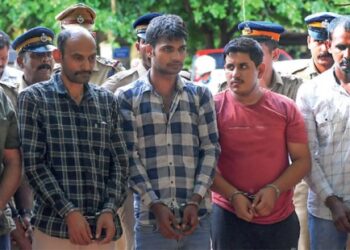 എടിഎം-കവർച്ചാക്കേസ്-പ്രതികളെ-തൃശൂരിൽ-എത്തിച്ചു-;-ചേർപ്പിലെ-എടിഎംകൂടി-ലക്ഷ്യമിട്ടു