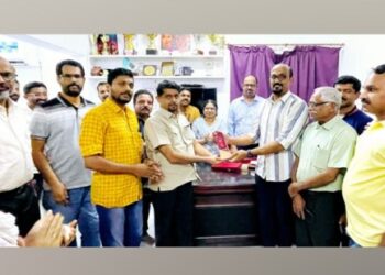 എ-വി-പ്രമോദ്-കുമാറിന്-യാത്രയയപ്പ്-നൽകി