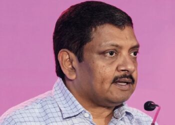 ഫസ്റ്റ്‌ഹാഫ്‌-ഗംഭീരം-–-കെഎഫ്‌എ-പ്രസിഡന്റ്‌-നവാസ്‌-മീരാൻ-സംസാരിക്കുന്നു