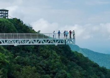 സഞ്ചാരികൾക്കായി-സന്തോഷവാർത്ത;-വാഗമണിലെ-ചില്ലുപാലം-തുറക്കുന്നു