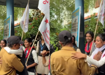 ചെയർപേഴ്സണായി-അട്ടിമറി-വിജയം;-എസ്എഫ്‌ഐ-പ്രവർത്തകയായ-മകളെ-അഭിവാദ്യം-ചെയ്ത്‌-ഓട്ടോതൊഴിലാളിയായ-അച്ഛൻ