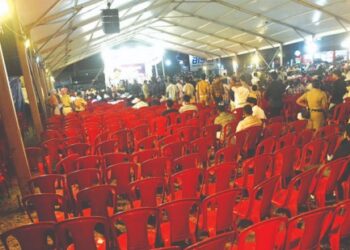 അവകാശവാദം-പൊളിഞ്ഞു;-ആളില്ലാതെ-നയപ്രഖ്യാപനം