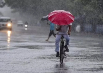 സംസ്ഥാനത്ത്-ശക്തമായ-മഴ-തുടരും;-ഇടിമിന്നൽ-ജാഗ്രതാ-നിർദേശം